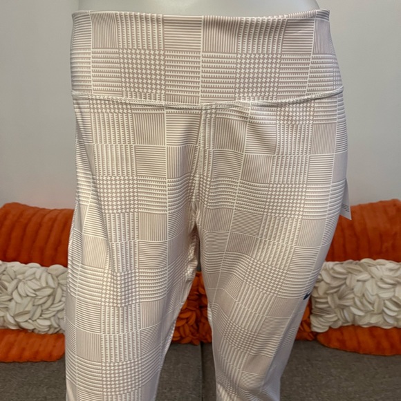 ❣️🆕 Nike One Luxe Dri-Fit Mid-Rise 7/8 Campus Tights❣️ - Picture 3 of 10